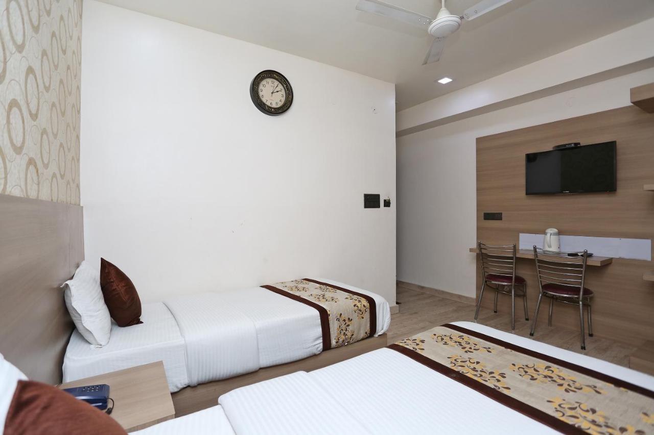Capital O 5663 Gs Inn Chinhat Esterno foto